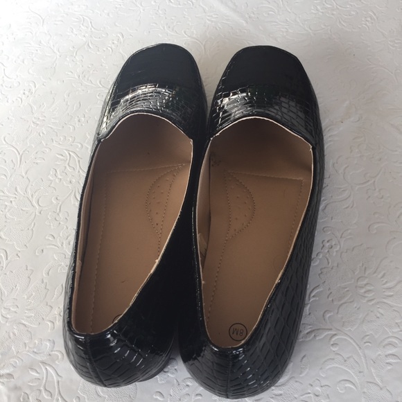 Like New patent Slip On Shoes size 8m - Picture 5 of 6